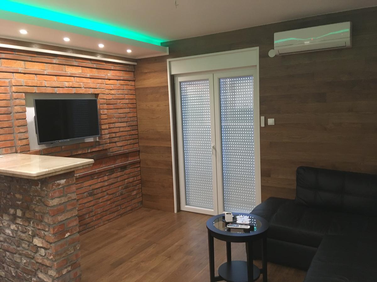 Aco Apartment Требинье Экстерьер фото